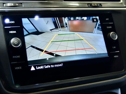 Used 2023 Volkswagen Tiguan SE image 16