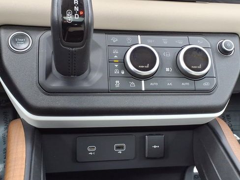 Used 2023 Land Rover Defender 110 SE image 24
