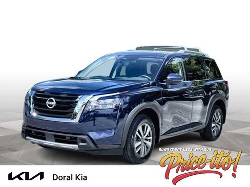 Used 2025 Nissan Pathfinder SL AWD/4WD image 1