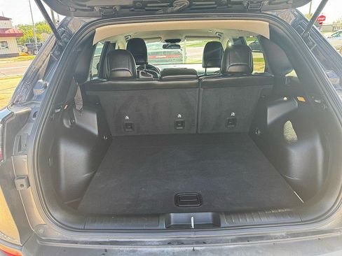 Used 2020 Jeep Cherokee Latitude Plus AWD/4WD image 23