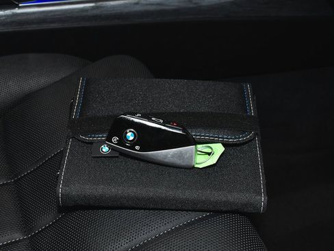 Used 2025 BMW 740i image 97