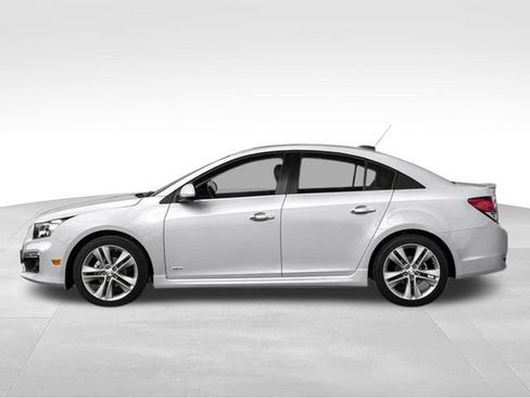 Used 2016 Chevrolet Cruze LT FWD image 3