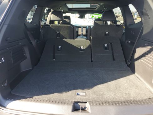 New 2025 GMC Acadia AT4 w/ Luxury Package image 7