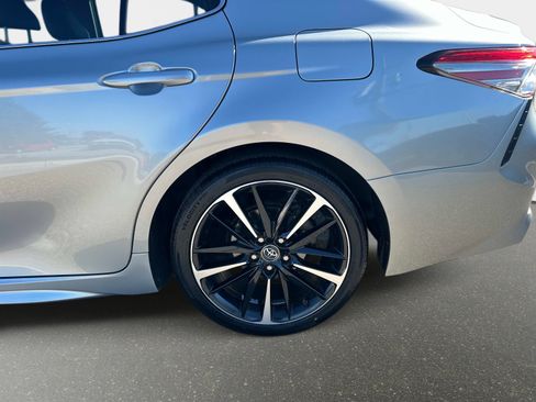 Used 2018 Toyota Camry XSE image 10