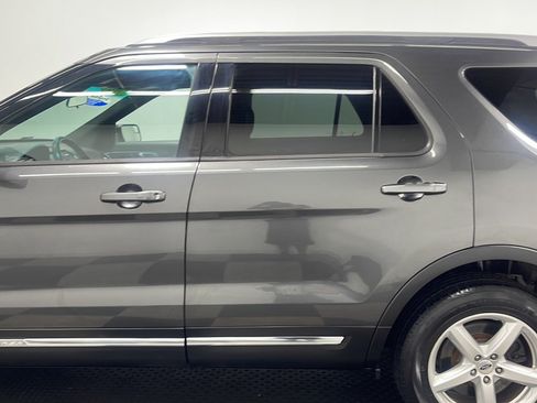 Used 2017 Ford Explorer XLT AWD/4WD image 14
