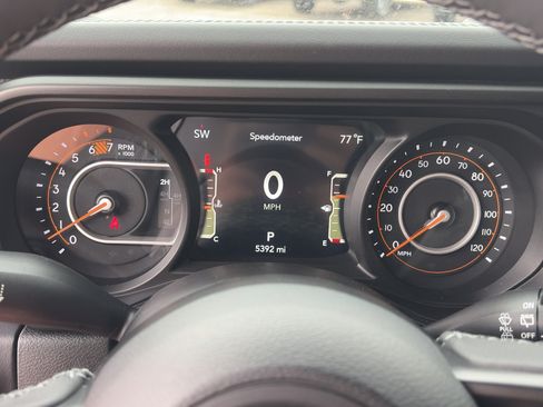 Used 2025 Jeep Wrangler Unlimited Rubicon AWD/4WD image 17