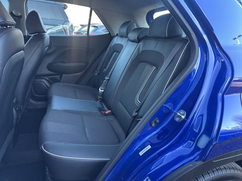 Used 2025 Hyundai Venue Limited image 19