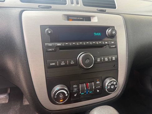 Used 2008 Chevrolet Impala LTZ FWD image 23