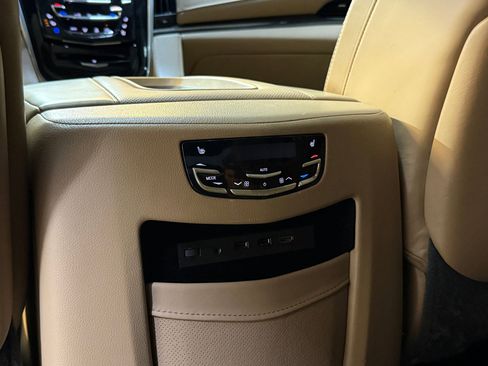 Used 2018 Cadillac Escalade Platinum image 45