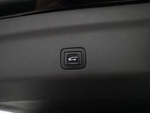 Used 2021 GMC Yukon Denali w/ Denali Premium Package AWD/4WD image 15