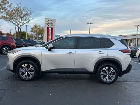 Certified 2022 Nissan Rogue SV w/ SV Premium Package image 7