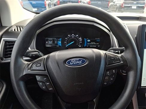 Used 2022 Ford Edge SE w/ Black Appearance Package image 17