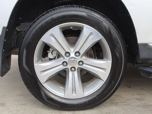 Used 2012 Toyota Highlander Limited image 9