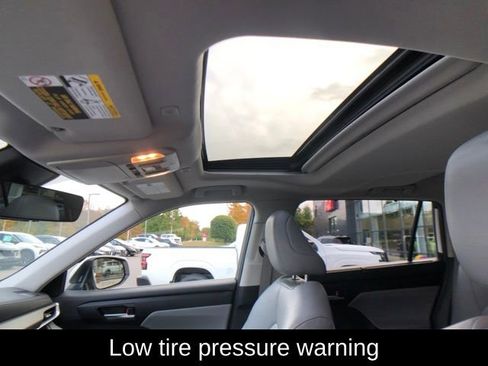 Used 2023 Toyota Highlander XLE image 21