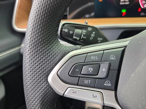 Certified 2025 Volkswagen Tiguan SEL R-Line AWD/4WD image 24