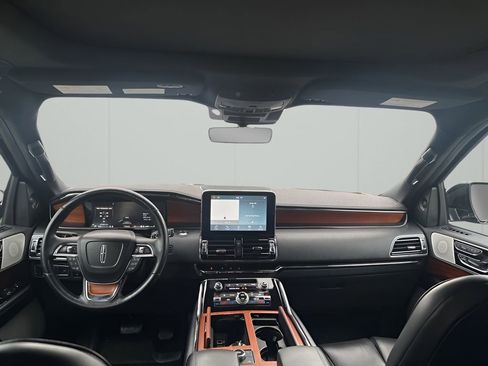Used 2019 Lincoln Navigator L Reserve image 22