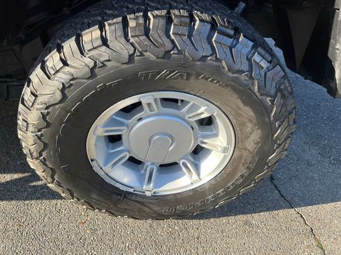 Used 2005 HUMMER H2 w/ Preferred Equipment Group AWD/4WD image 12