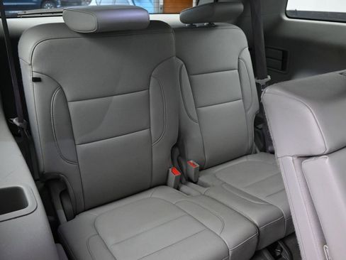 Used 2023 GMC Acadia SLT image 20