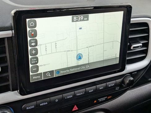 Used 2023 Hyundai Venue Limited FWD image 21