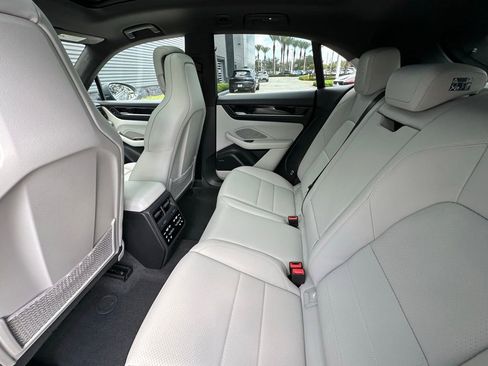 Used 2025 Porsche Macan 4 Electric image 36