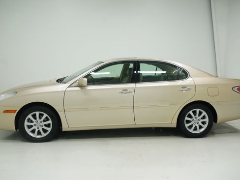 Used 2004 Lexus ES 330 w/ Premium Pkg FWD image 7