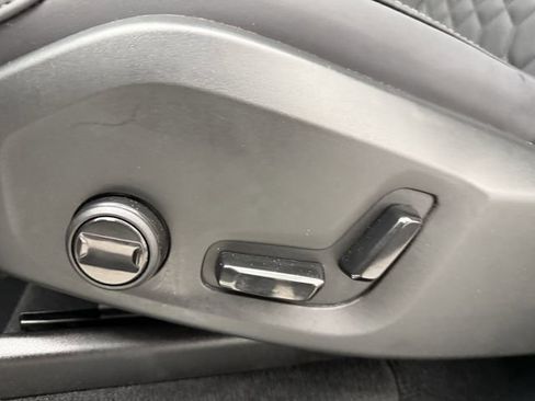 Certified 2025 Volvo XC90 B6 Plus image 26