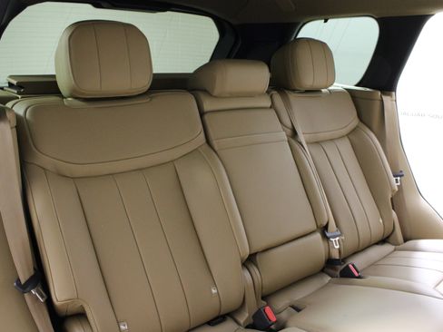 New 2025 Land Rover Range Rover SE image 12