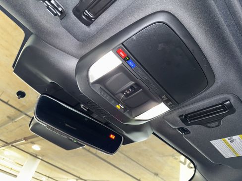 Used 2025 Subaru Forester Premium image 31