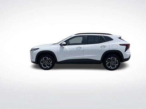 Used 2024 Chevrolet Trax LT w/ Driver Confidence Package FWD image 2