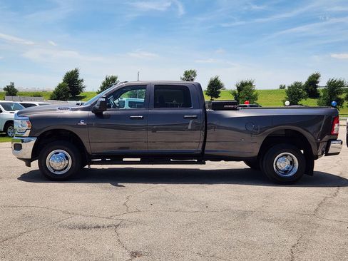 Used 2024 RAM 3500 Tradesman w/ Chrome Appearance Group AWD/4WD image 4