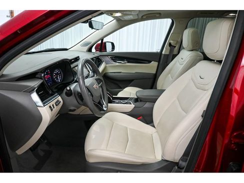 Used 2024 Cadillac XT6 Premium Luxury w/ Technology Package AWD/4WD image 37