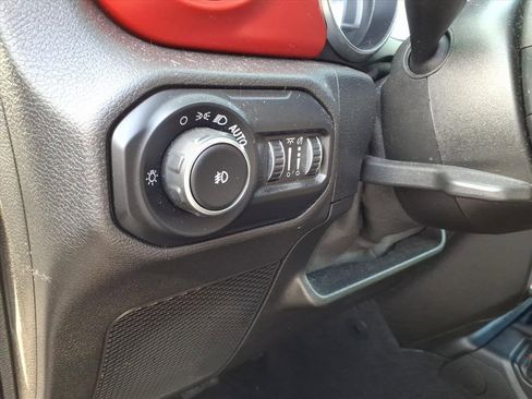 Used 2021 Jeep Wrangler Unlimited Rubicon image 12