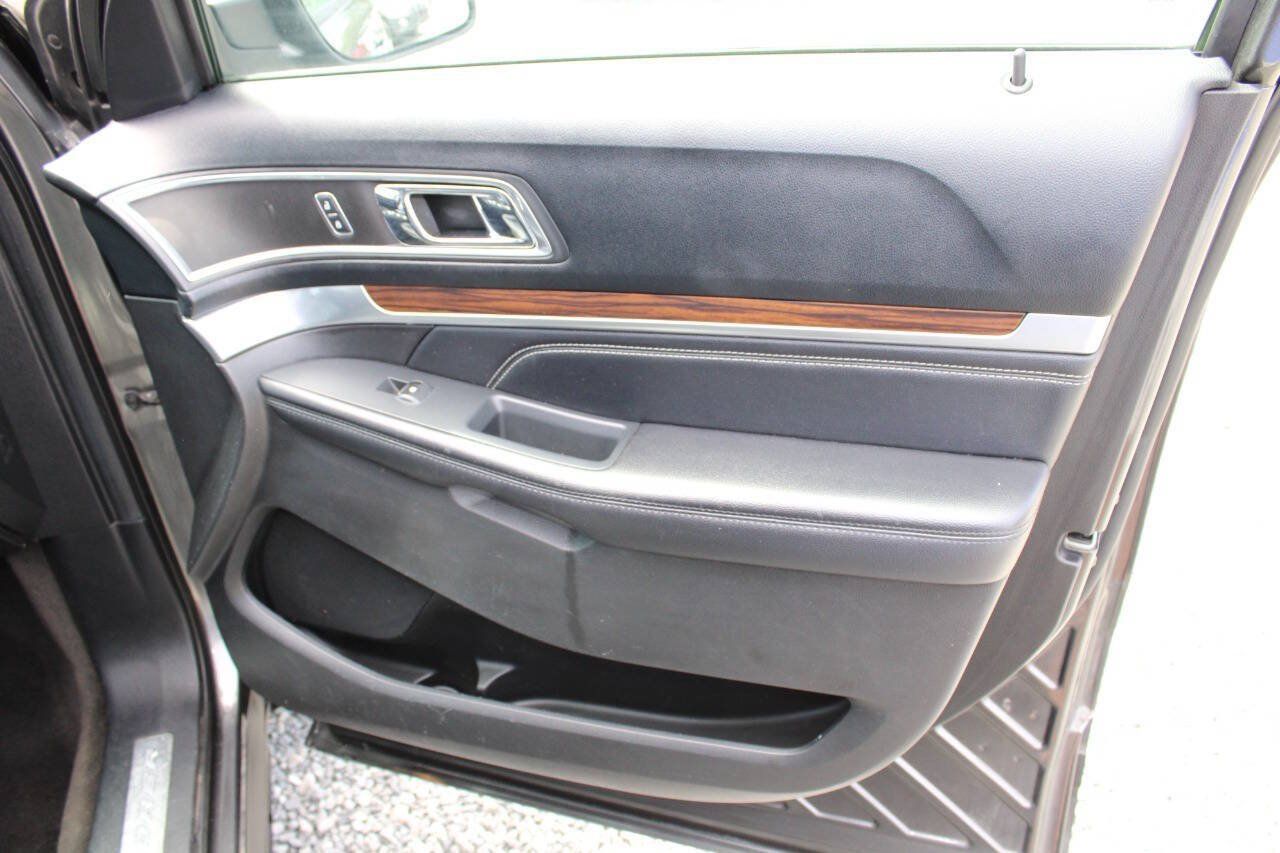 Used 2016 Ford Explorer Limited w/ Equipment Group 301A AWD/4WD image 22