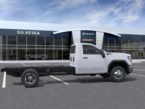 New 2026 GMC Sierra 3500 Pro w/ Convenience Package RWD image 5