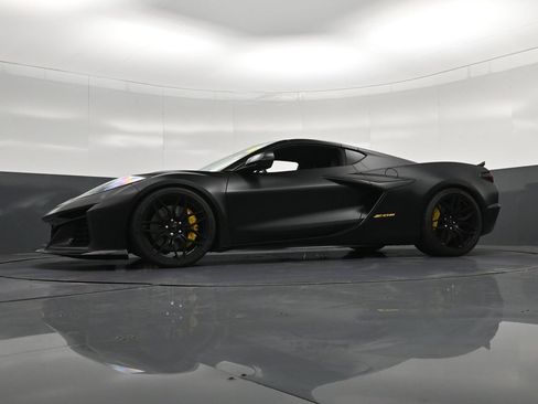 Used 2025 Chevrolet Corvette Z06 RWD image 32