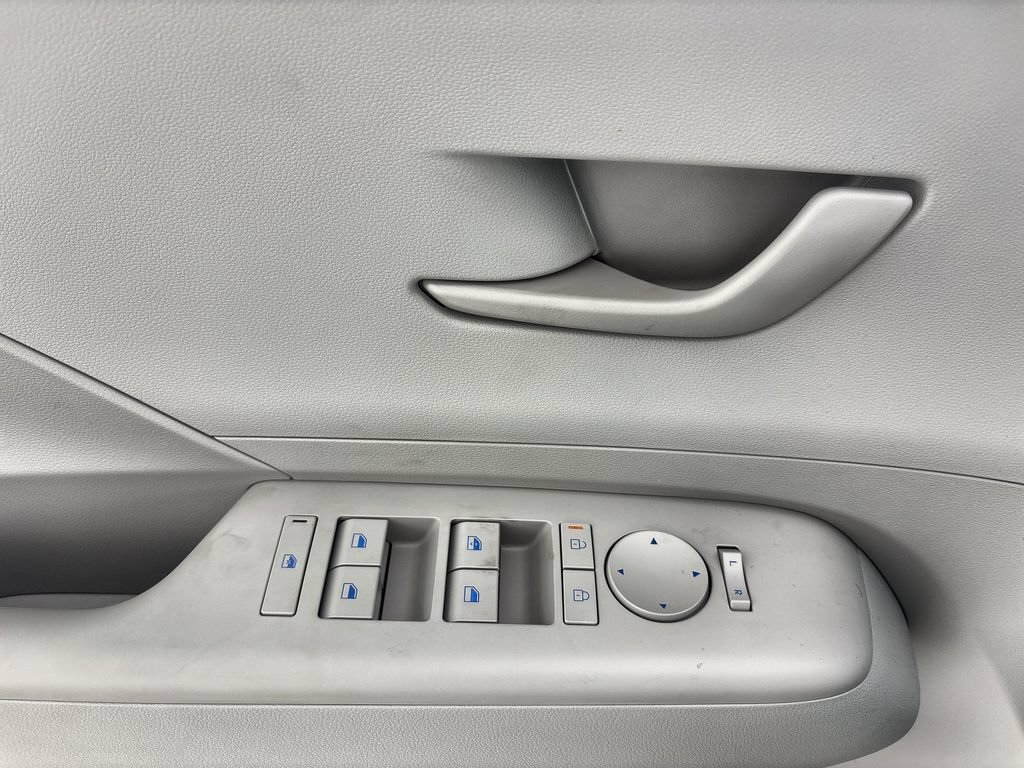 Used 2026 Hyundai Kona SE FWD image 15