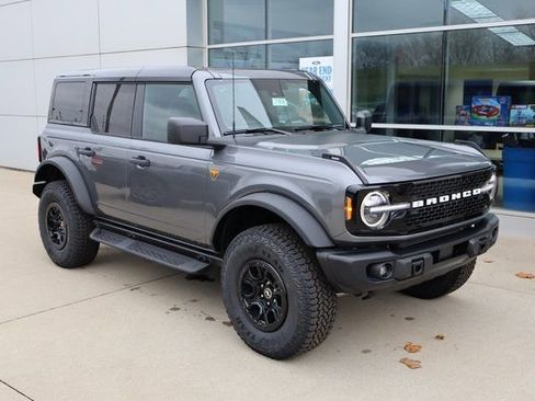 New 2025 Ford Bronco Badlands w/ Sasquatch Package image 2