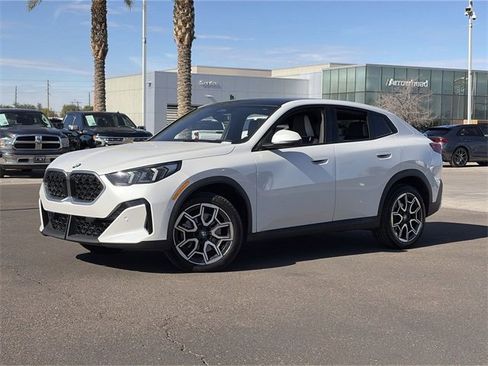 Certified 2025 BMW X2 xDrive28i w/ Technology Package image 2