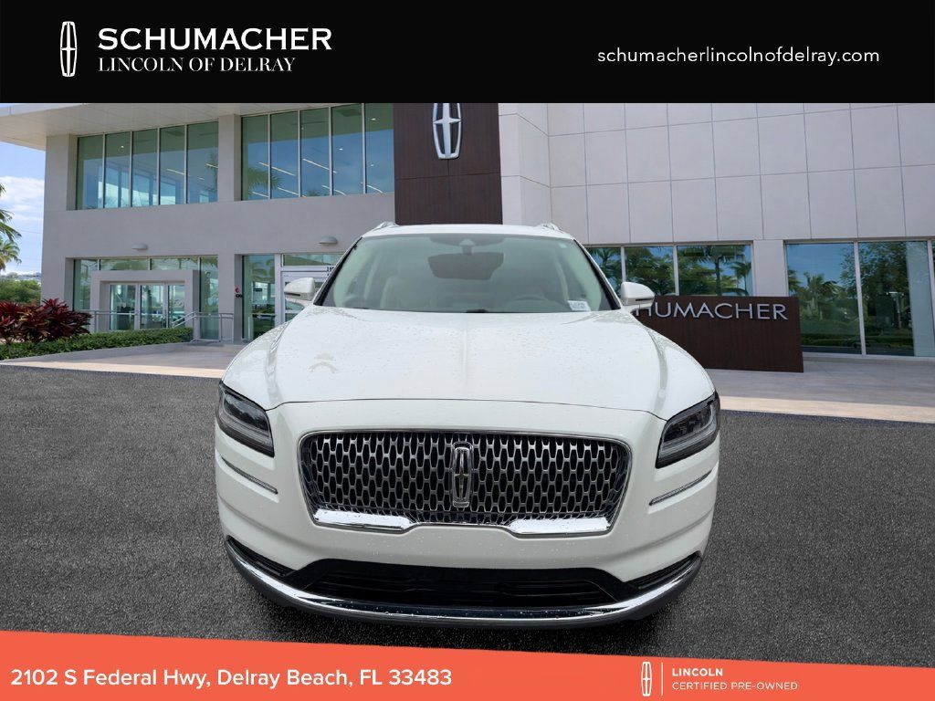 Used 2022 Lincoln Nautilus FWD w/ Premium Package image 2