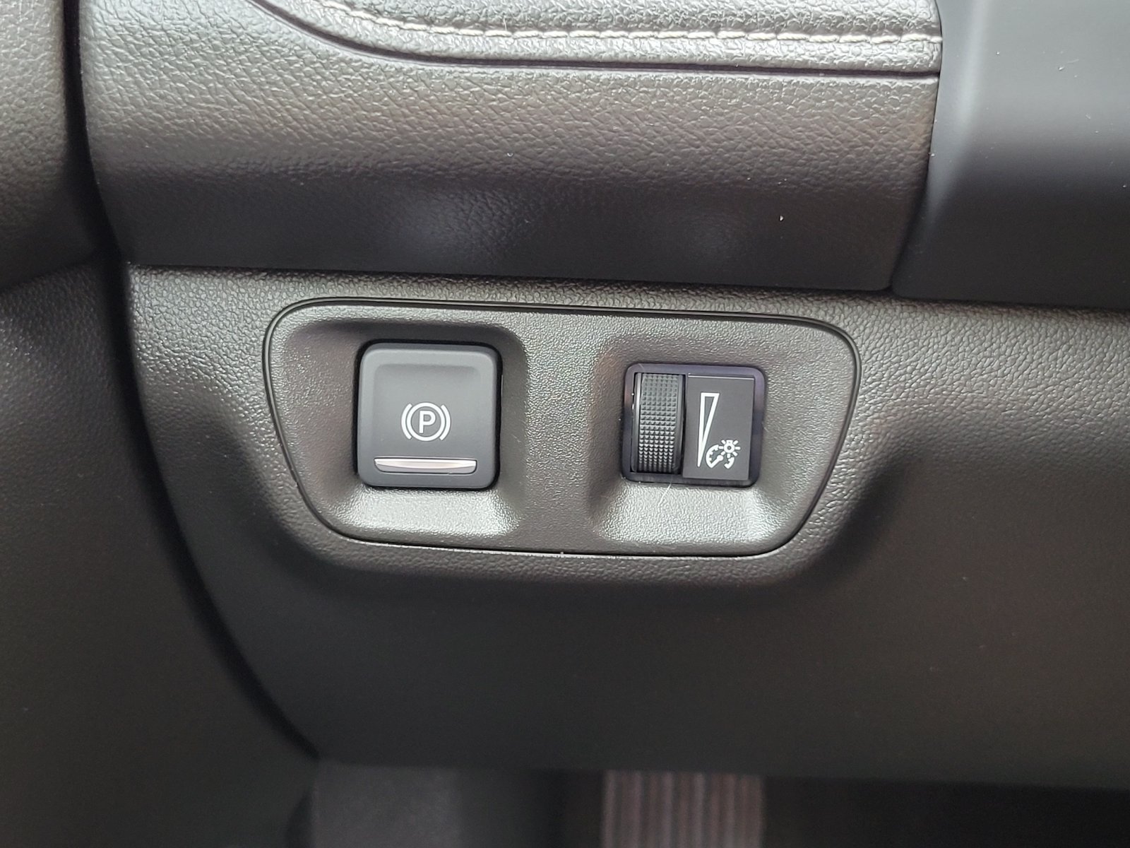 Used 2020 GMC Acadia SLT w/ Trailering Package FWD image 15