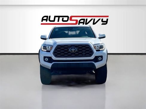 Used 2022 Toyota Tacoma TRD Off-Road image 2