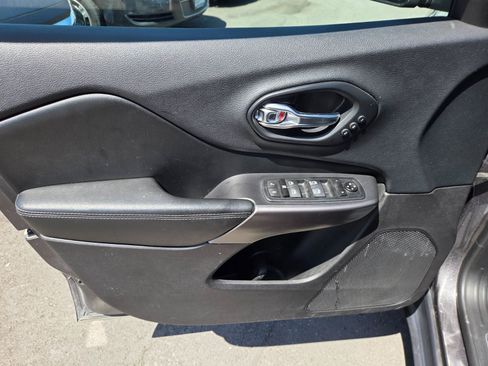 Used 2020 Jeep Cherokee Limited AWD/4WD image 8