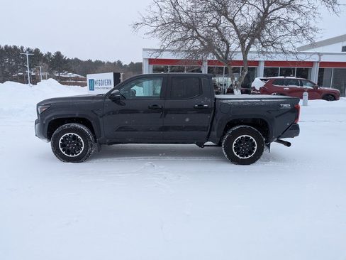 Used 2024 Toyota Tacoma TRD Off-Road image 2
