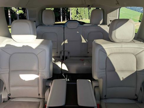 Used 2021 Lincoln Navigator Reserve w/ Luxury Package AWD/4WD image 19