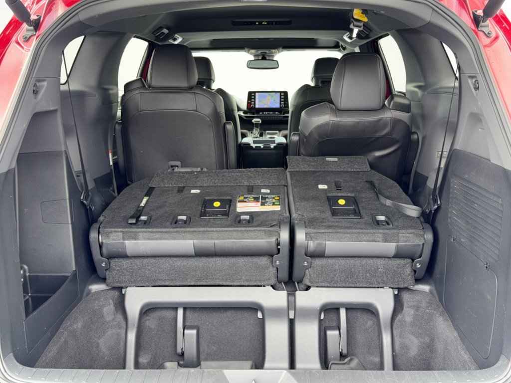 Used 2024 Toyota Sienna XSE FWD image 28