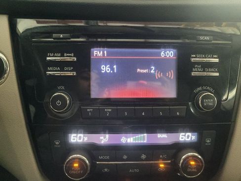 Used 2018 Nissan Rogue Sport SV image 25