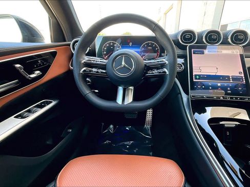 Used 2024 Mercedes-Benz GLC 300 4MATIC image 6