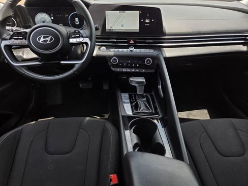 Used 2025 Hyundai Elantra SEL FWD image 9