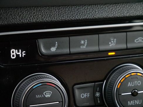 Certified 2022 Volkswagen Atlas Cross Sport SEL Premium R-Line image 30