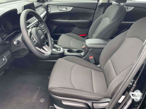 Used 2023 Kia Forte LXS FWD image 5
